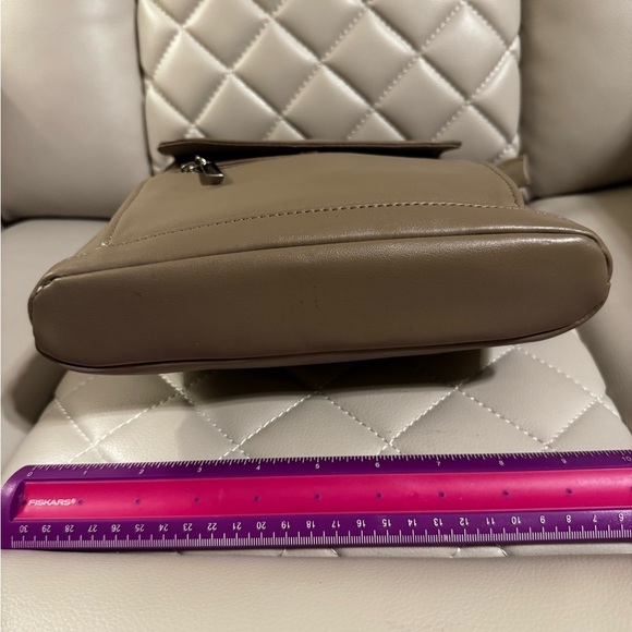 Classic Brown Crossbody Bag - Picture 5 of 5